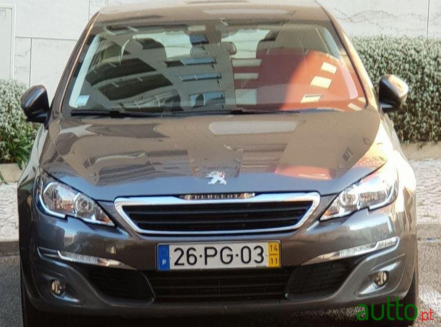 2014' Peugeot 308 1.6 Hdi Active photo #2