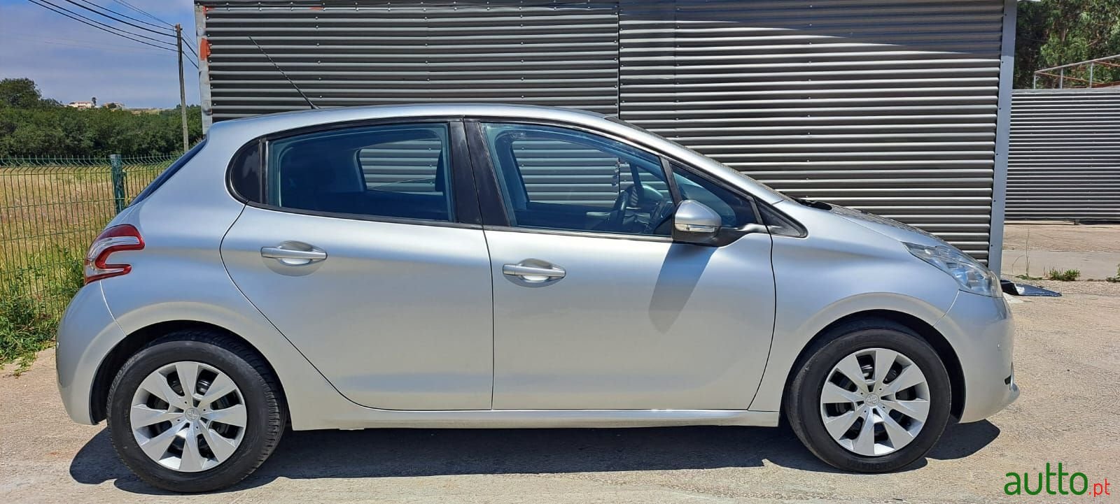 2013' Peugeot 208 photo #6