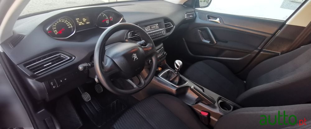 2014' Peugeot 308 photo #6