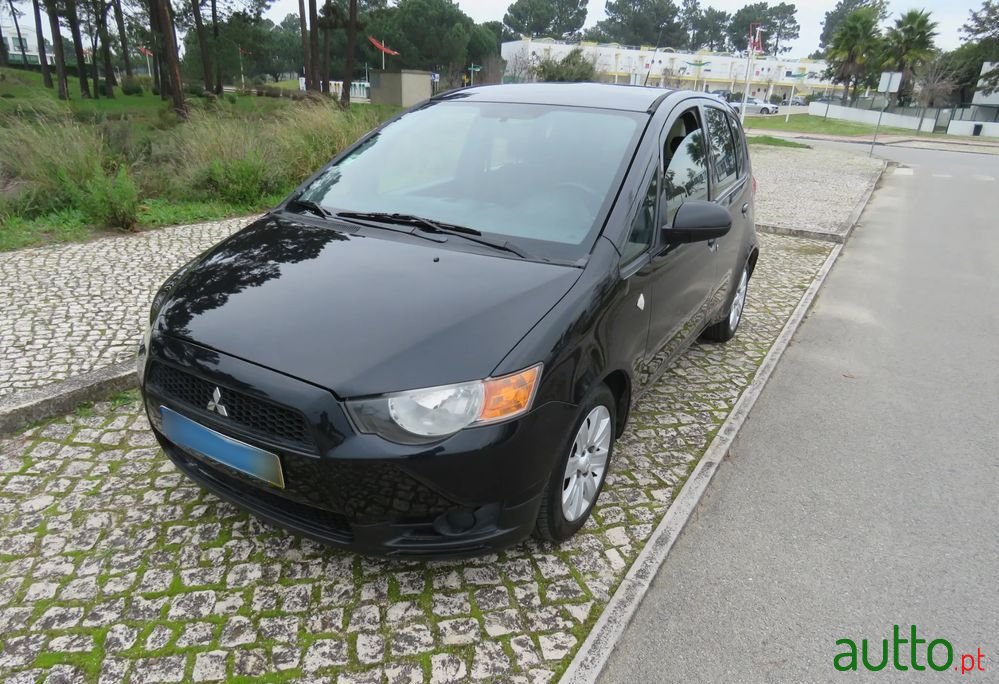 2010' Mitsubishi Colt photo #2