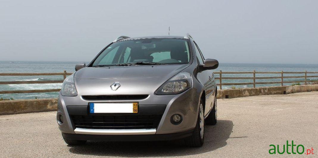 2012' Renault Clio Break photo #3