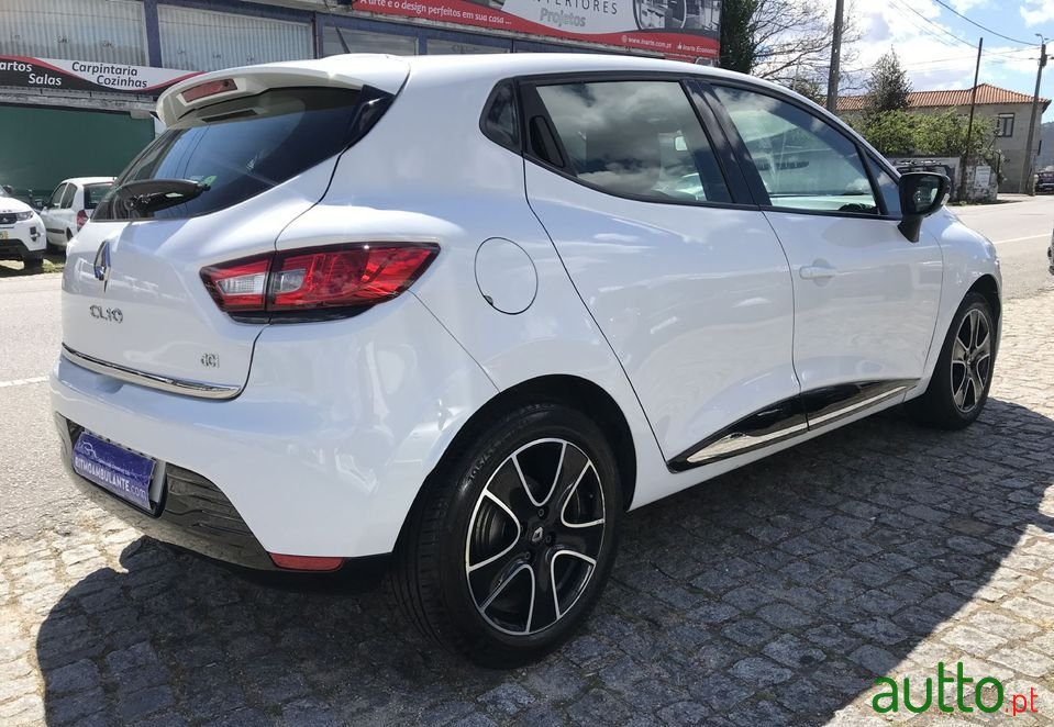 2015' Renault Clio photo #4