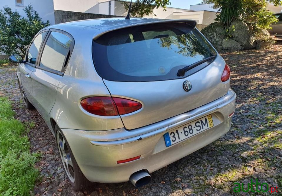 2001' Alfa Romeo 147 photo #4