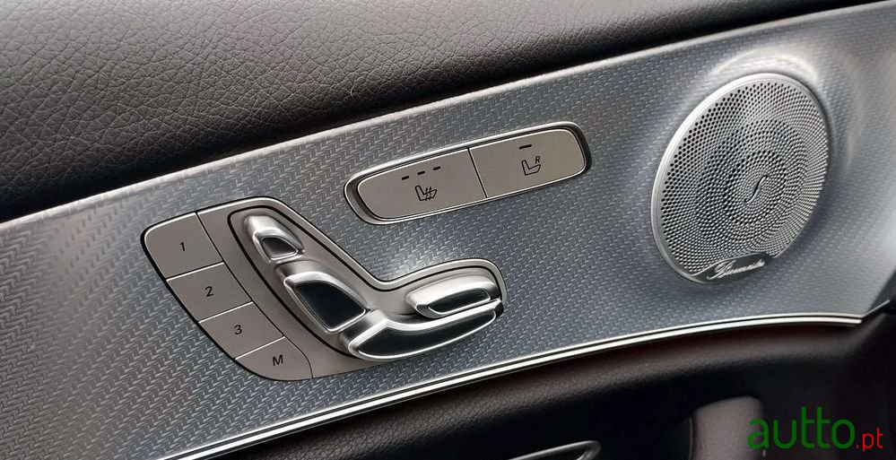 2020' Mercedes-Benz E 220 photo #5