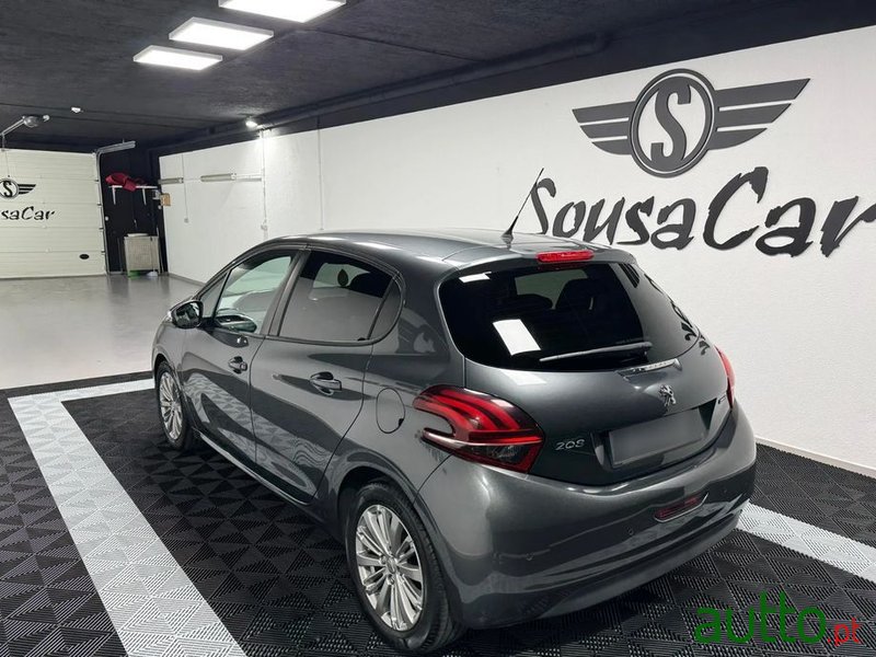 2016' Peugeot 208 1.6 Bluehdi Active photo #2