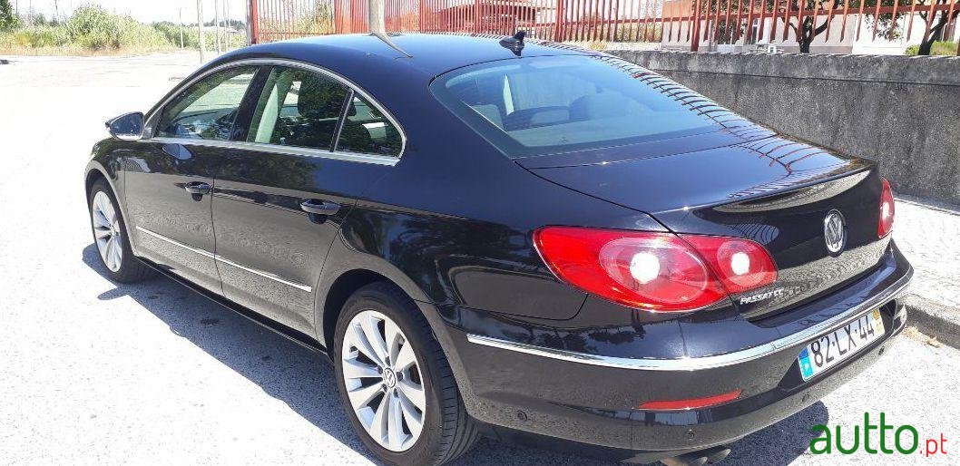 2011' Volkswagen Passat photo #3