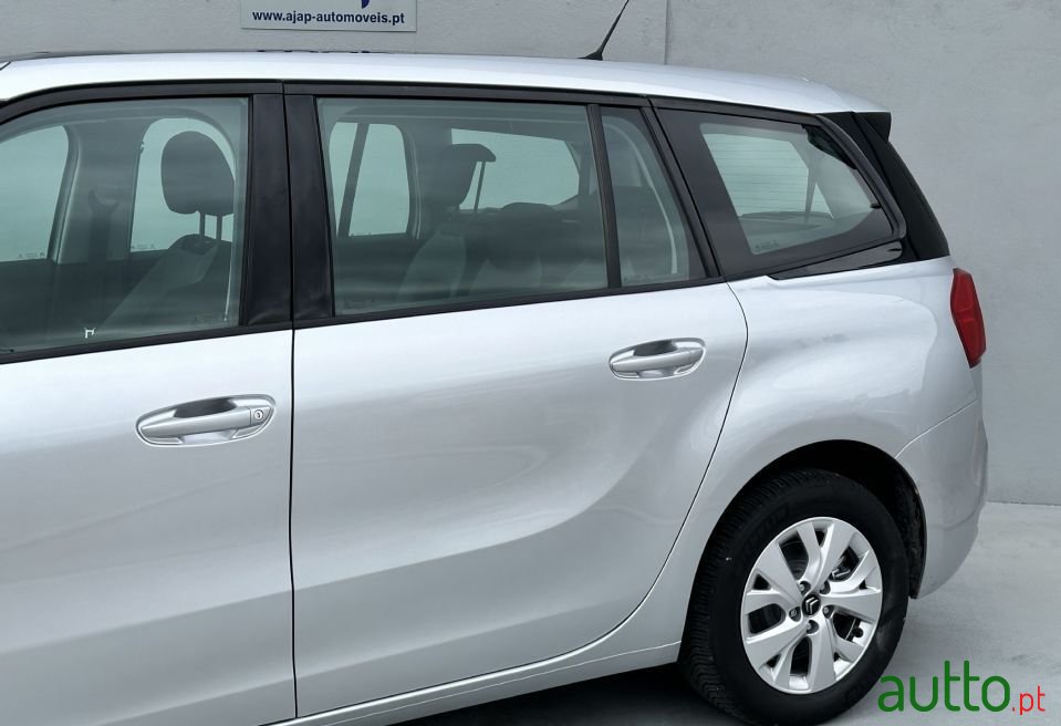 2016' Citroen C4 Grand Picasso photo #4