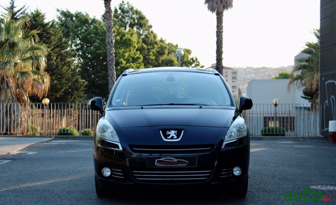 2010' Peugeot 5008 photo #3