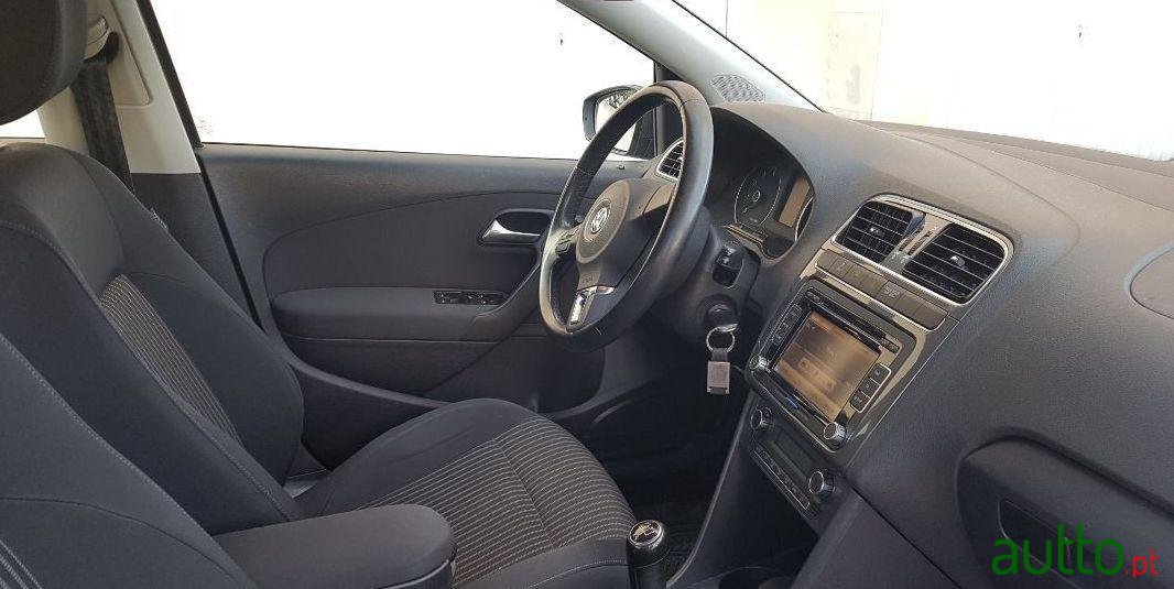 2010' Volkswagen Polo photo #3