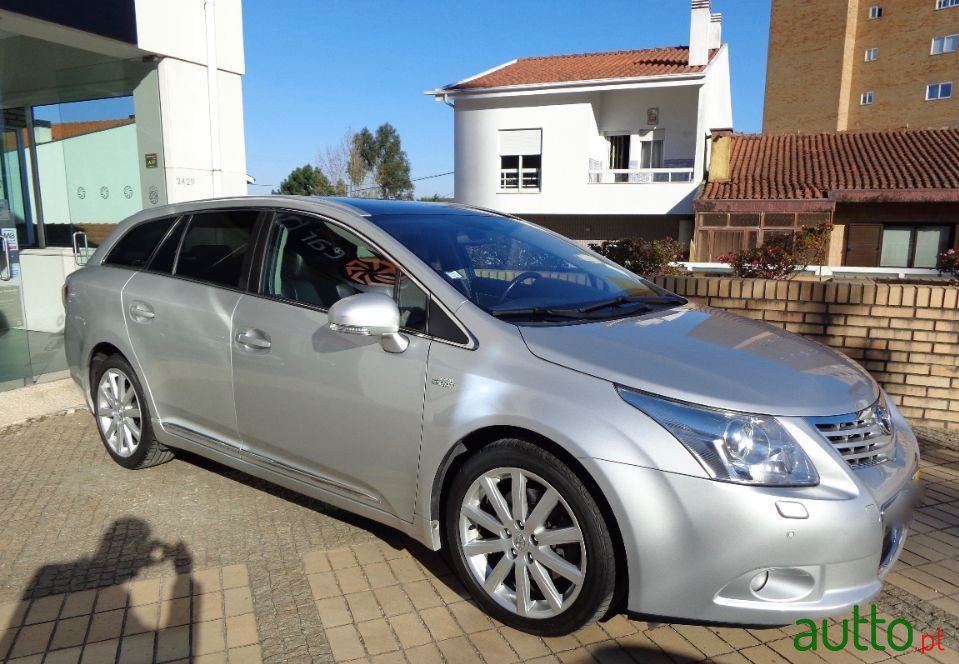 2009' Toyota Avensis Sw photo #2
