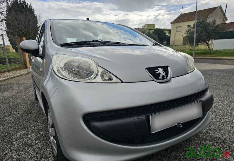2008' Peugeot 107 1.0 Urban photo #6