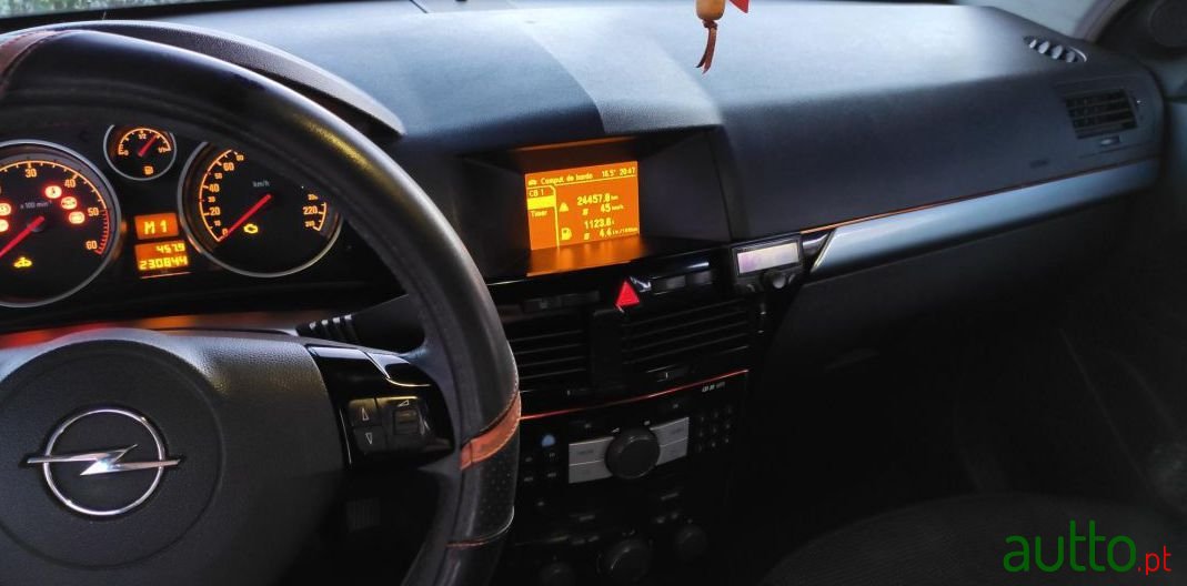 2008' Opel Astra photo #5