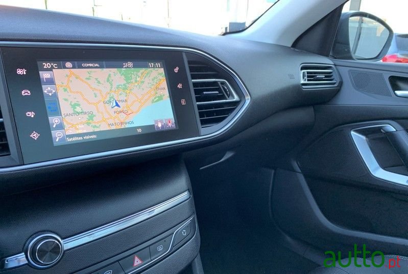 2014' Peugeot 308 photo #6