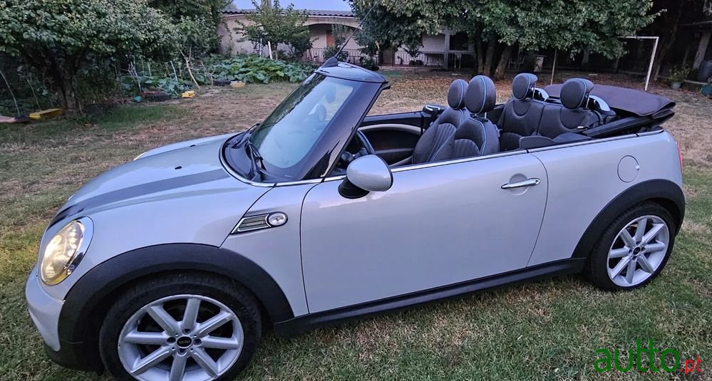 2014' MINI Cabrio Cooper D photo #6