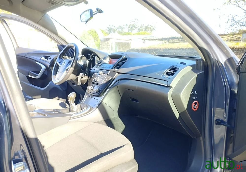 2010' Opel Insignia Sports Tourer photo #3