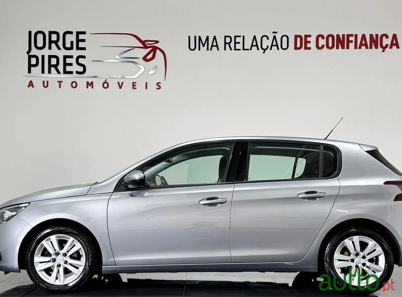 2019' Peugeot 308 1.5 Bluehdi Style photo #5