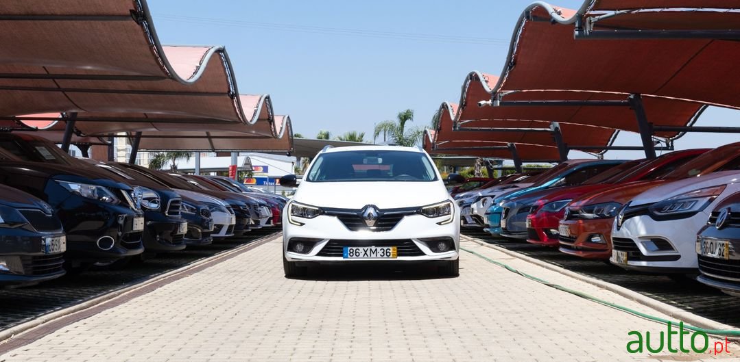 2019' Renault Megane Sport Tourer photo #2