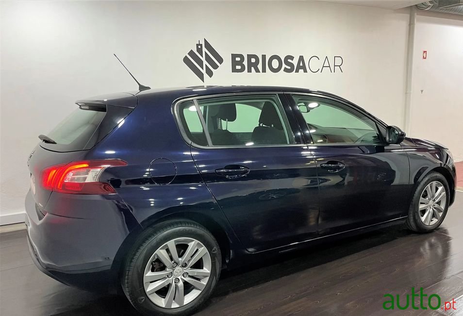 2015' Peugeot 308 photo #3