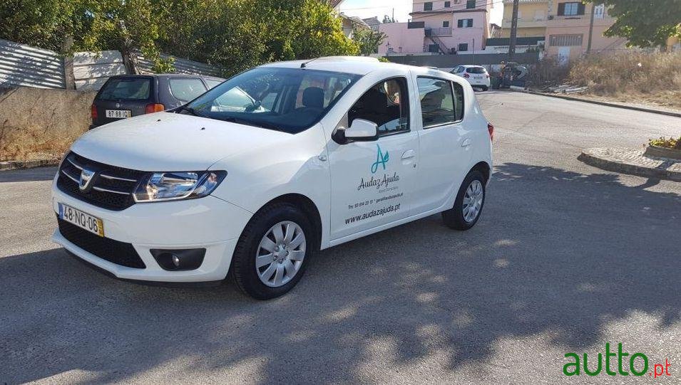 2013' Dacia Sandero photo #3