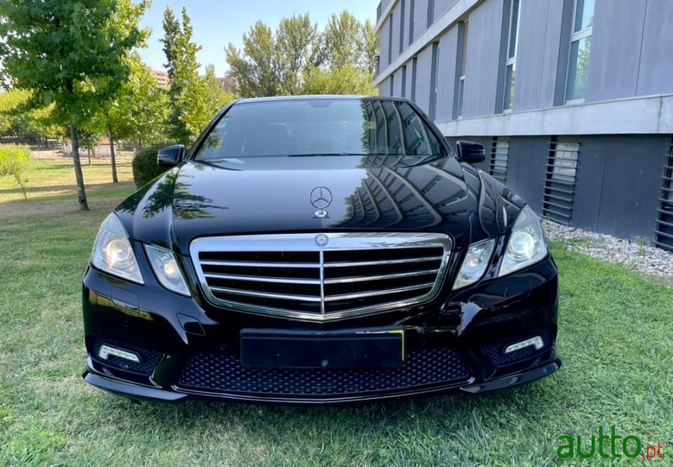 2009' Mercedes-Benz E-250 photo #3