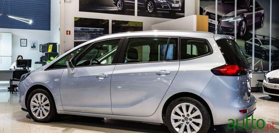 2017' Opel Zafira photo #3