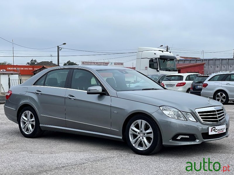 2009' Mercedes-Benz E-250 photo #3