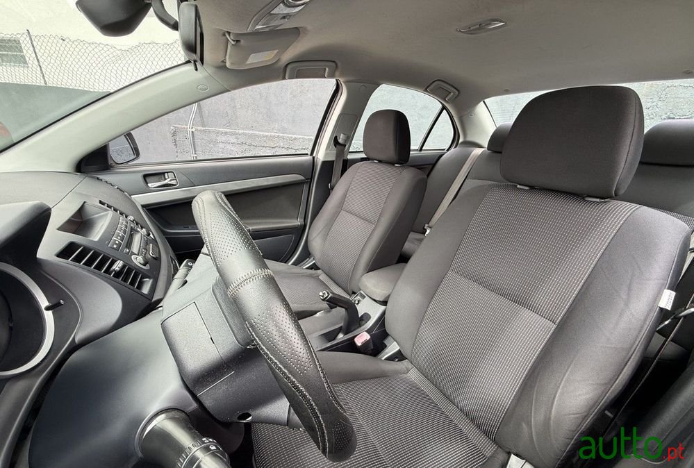 2011' Mitsubishi Lancer 1.6 Invite Cleartec photo #2