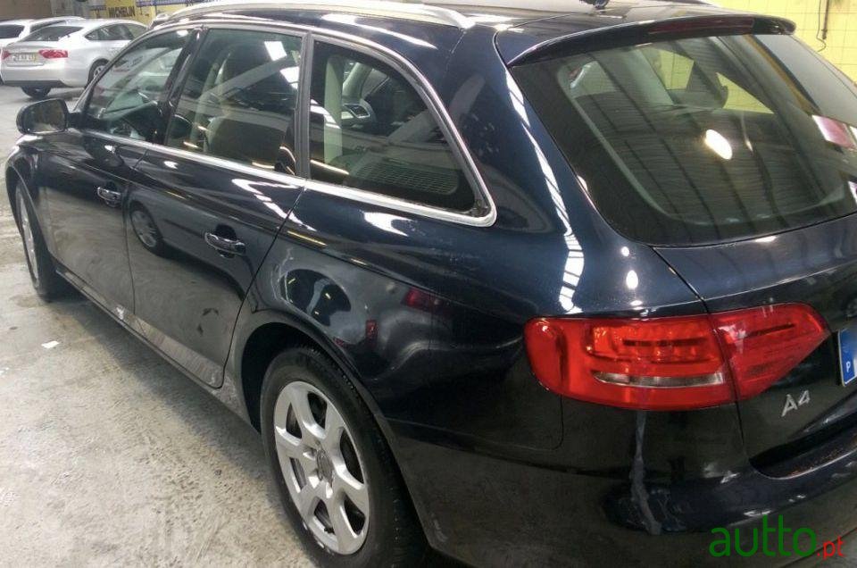 2011' Audi A4 Avant 2.0 Tdi Advance Multitronic photo #2