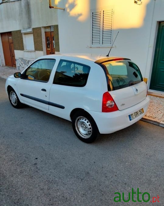 2008' Renault Clio photo #3