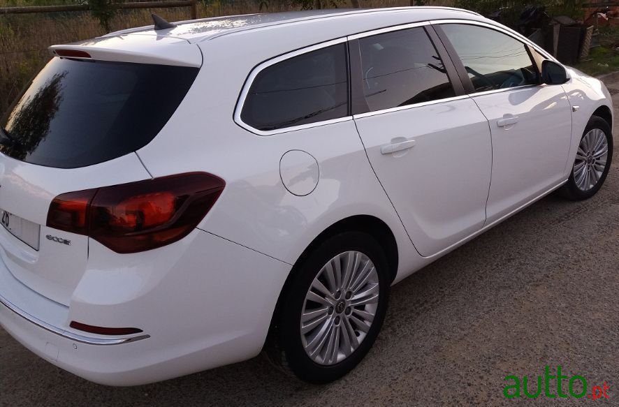 2014' Opel Astra Sports Tourer photo #3