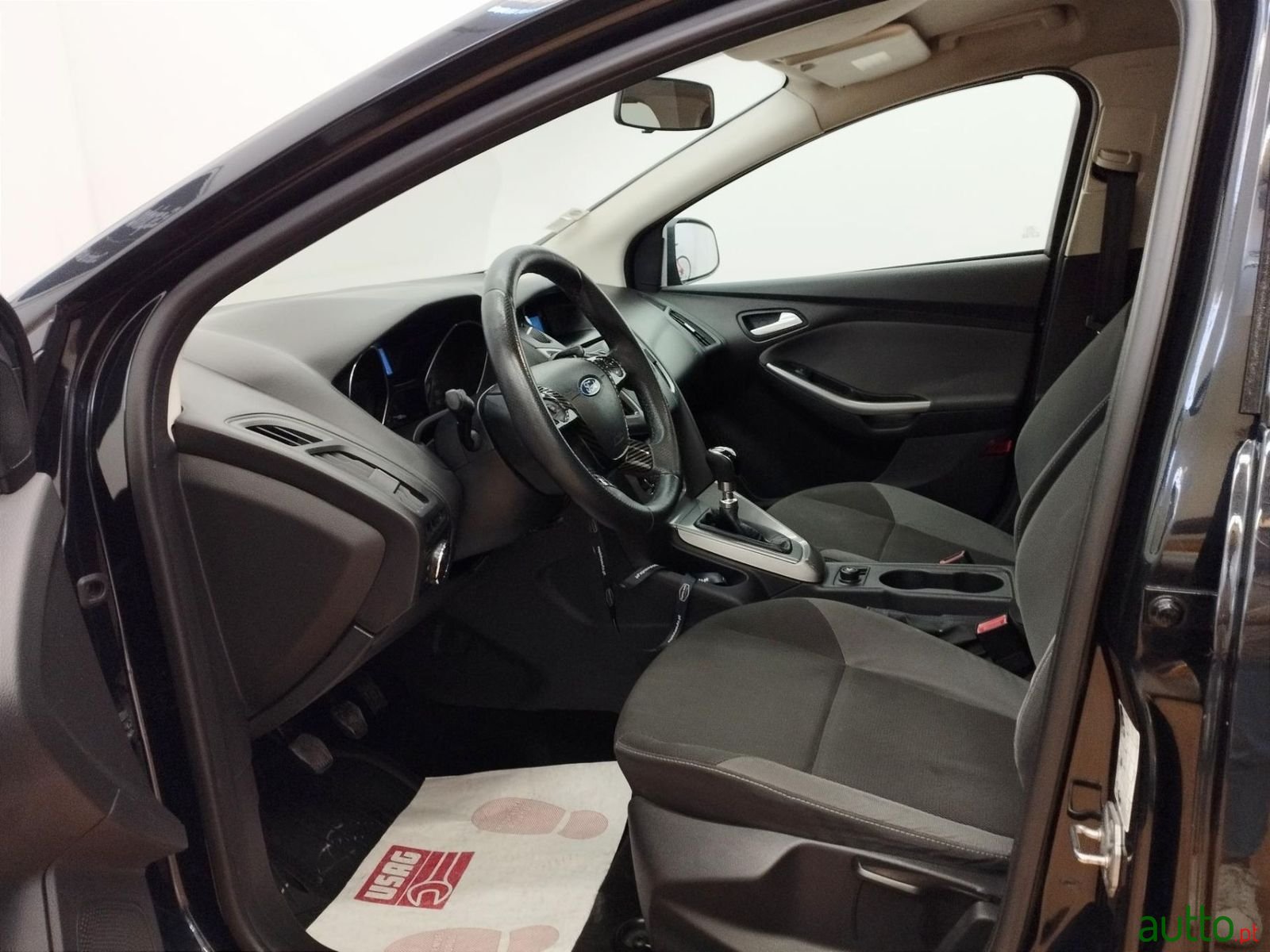 2011' Ford Focus photo #4