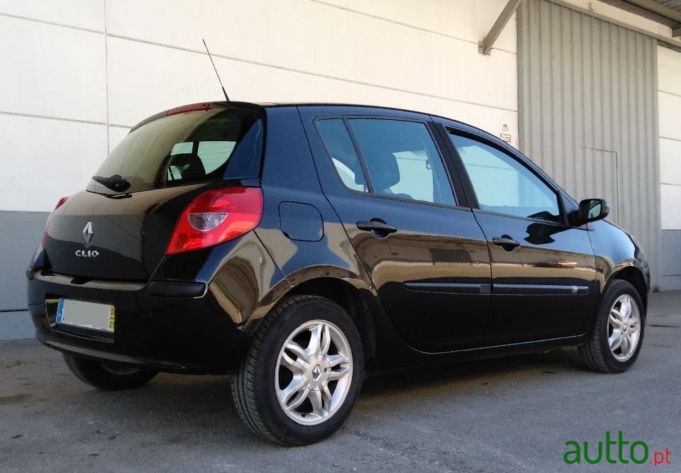 2008' Renault Clio 1.5 DCI photo #3