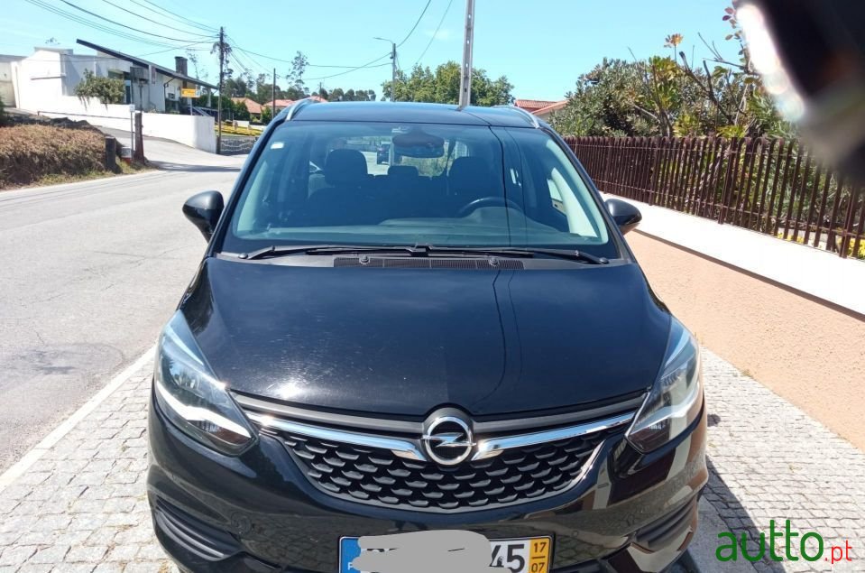 2017' Opel Zafira photo #1