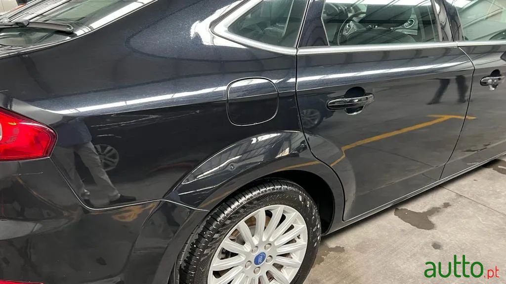 2011' Ford Mondeo photo #5