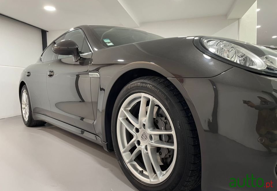 2015' Porsche Panamera 3.0-D photo #2