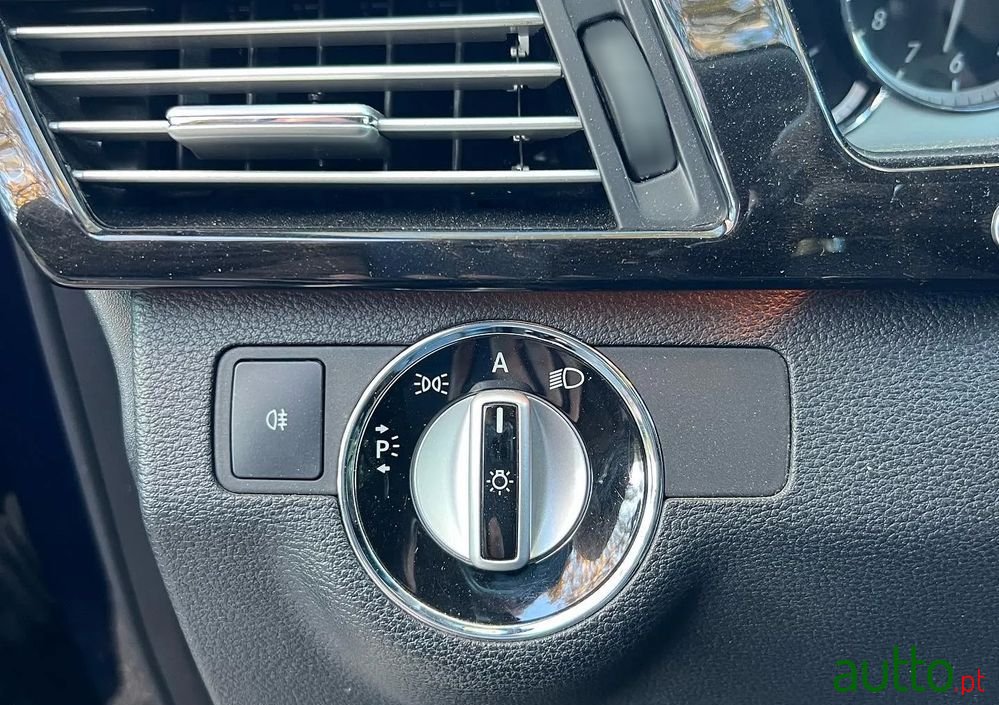 2010' Mercedes-Benz E 250 photo #6