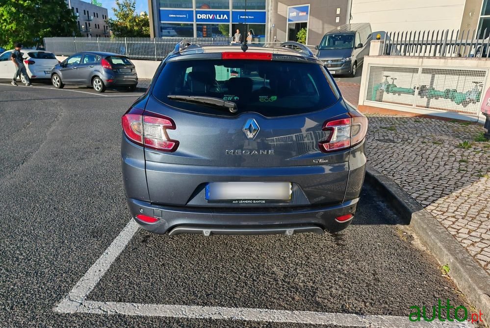 2015' Renault Megane Sport Tourer photo #2