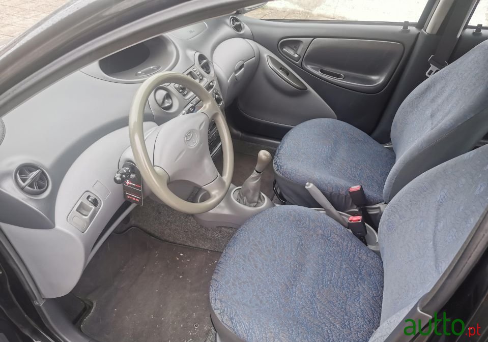 2003' Toyota Yaris photo #5