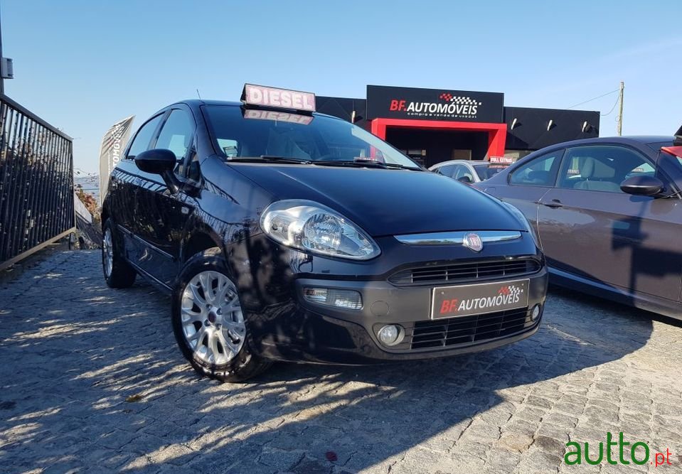 2010' Fiat Punto Evo photo #1