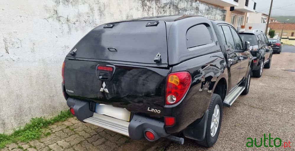 2010' Mitsubishi L200 photo #4