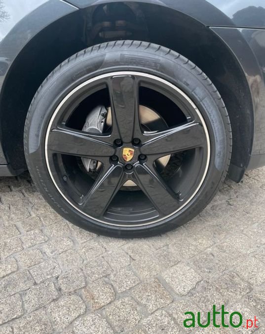 2019' Porsche Macan photo #3