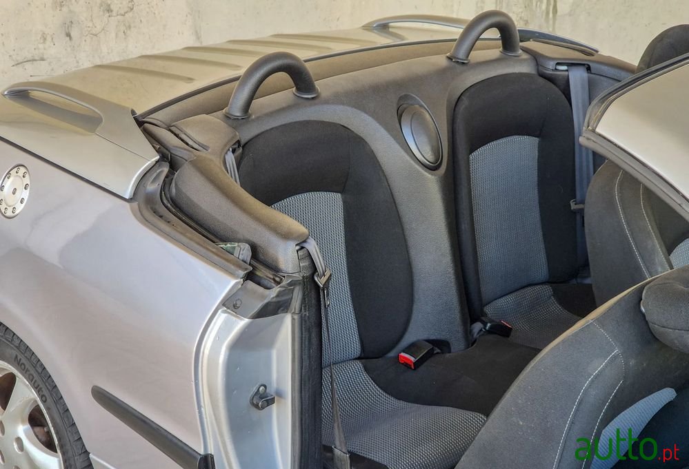 2001' Peugeot 206 1.6 photo #6