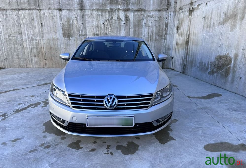 2012' Volkswagen Passat photo #1