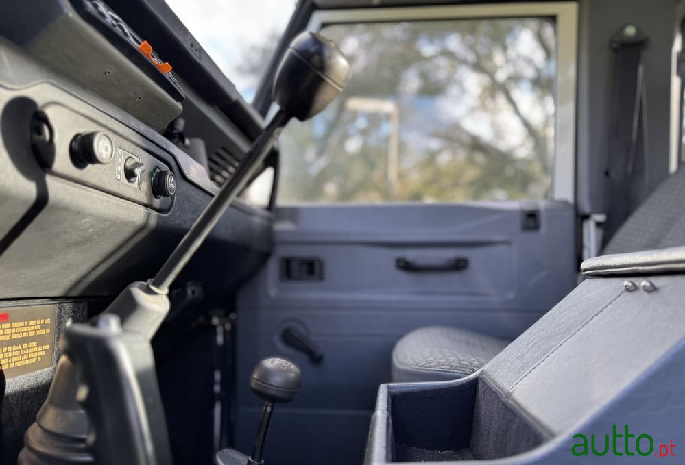 1998' Land Rover Defender 90 2.5 Tdi Metal Top photo #6