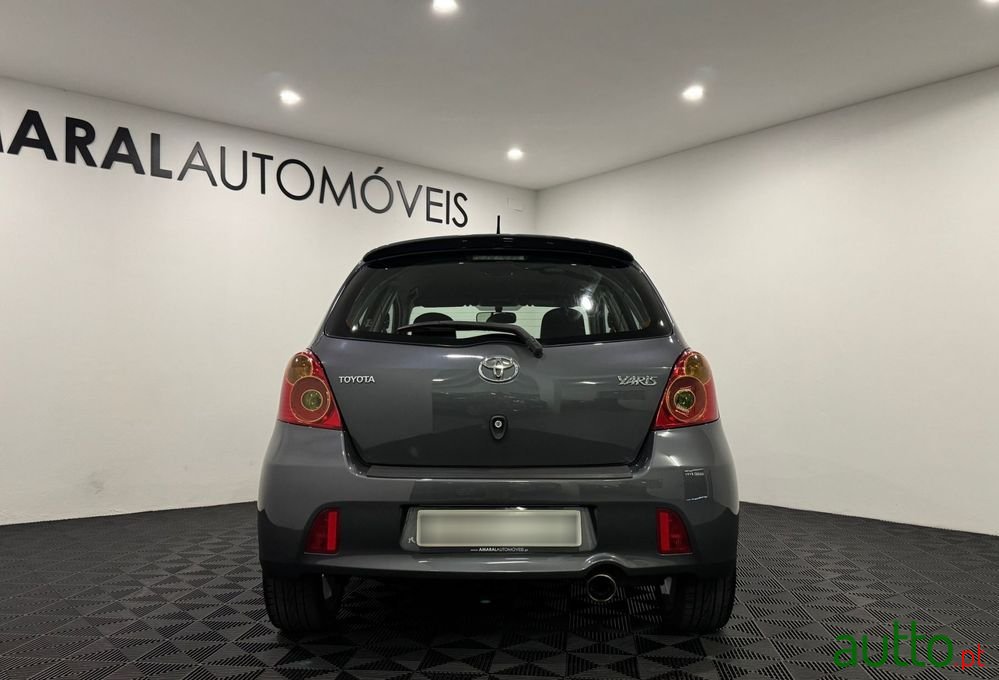 2008' Toyota Yaris photo #4