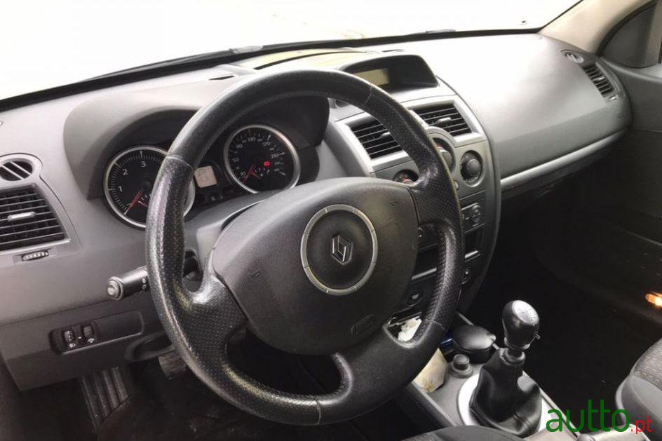 2007' Renault Megane Break photo #2