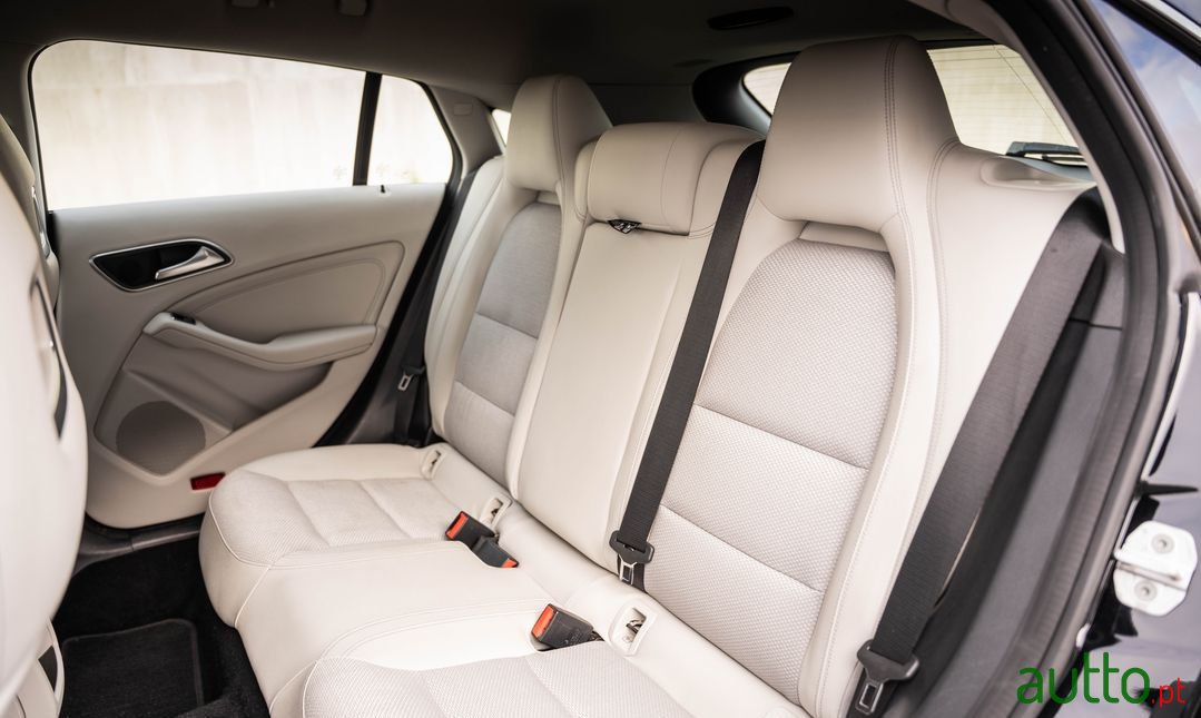 2016' Mercedes-Benz Cla-180 photo #6