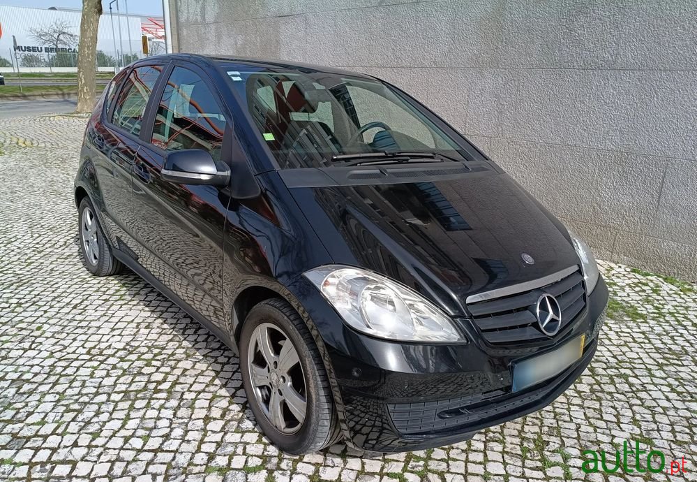 2011' Mercedes-Benz Classe A Classic Aut. photo #2