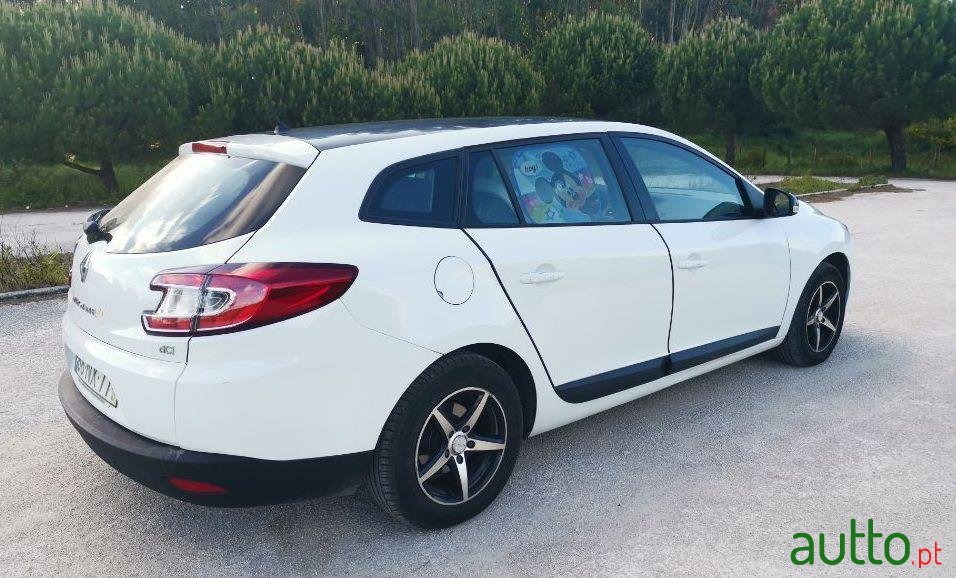 2011' Renault Megane Sport Tourer photo #6