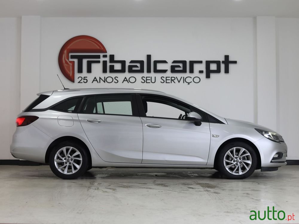 2019' Opel Astra Sports Tourer photo #5